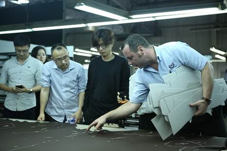 巴斯特的极致天窗工艺新葡京网上赌场遇见伟(图32)